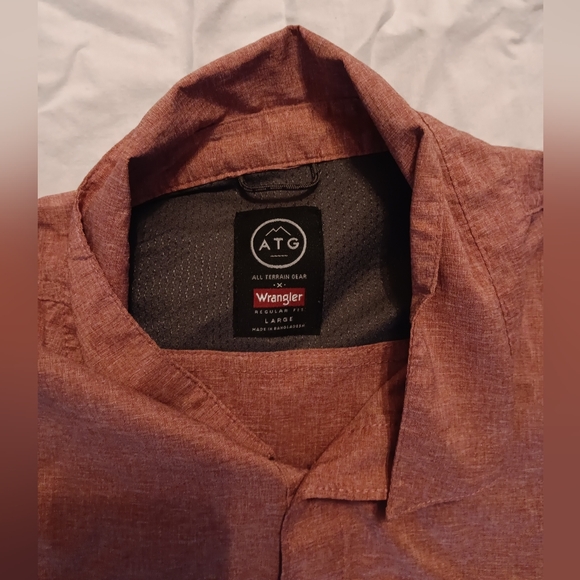 Men's wrangler ATG button down reddish large - Picture 2 of 3